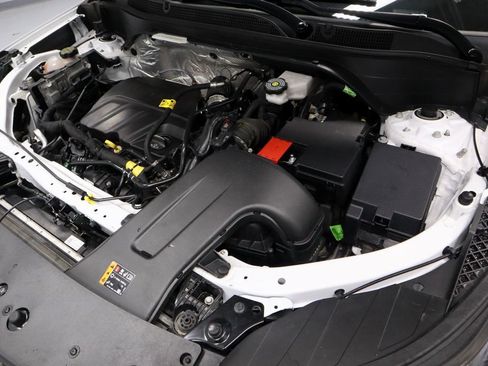Used 2024 Chevrolet Trax LT FWD image 17