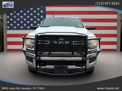 Used 2022 RAM 2500 Tradesman w/ Chrome Appearance Group AWD/4WD image 3
