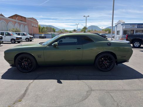 Used 2018 Dodge Challenger SXT w/ Blacktop Package image 5
