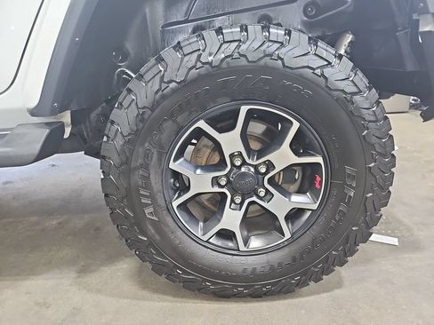 Used 2021 Jeep Wrangler Unlimited Sahara w/ Dual Top Group AWD/4WD image 36