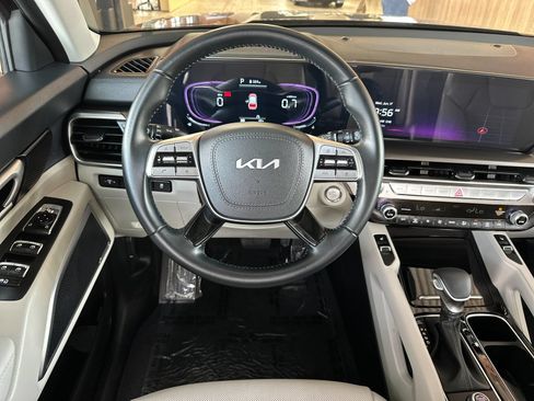 Certified 2025 Kia Telluride S FWD image 18