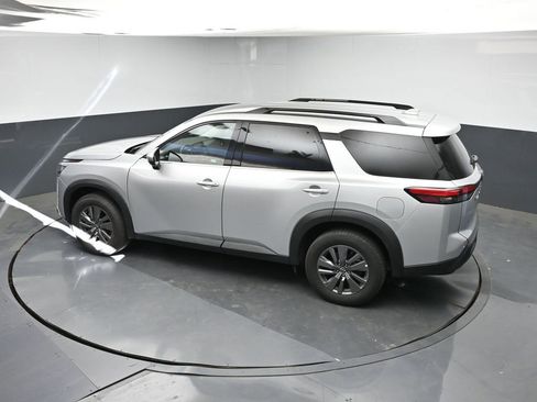 Used 2025 Nissan Pathfinder SV image 19