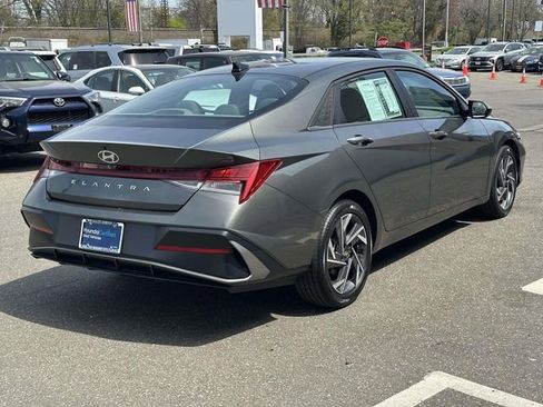 Used 2025 Hyundai Elantra SEL image 6