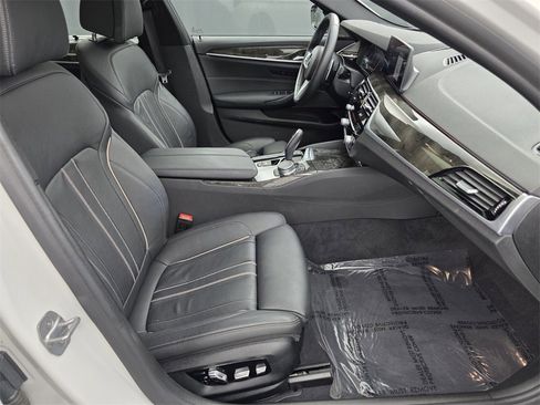 Used 2019 BMW 540i xDrive w/ M Sport Package image 29