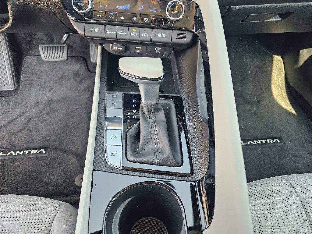 Used 2025 Hyundai Elantra Limited FWD image 26