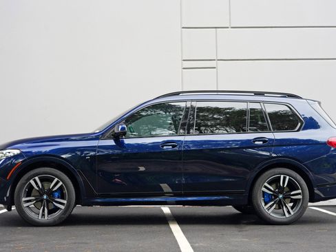 Used 2022 BMW X7 xDrive40i w/ M Sport Package AWD/4WD image 9
