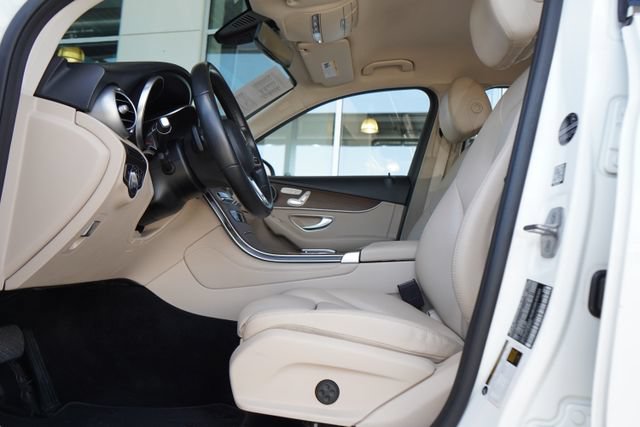 Used 2021 Mercedes-Benz GLC 300 4MATIC image 25