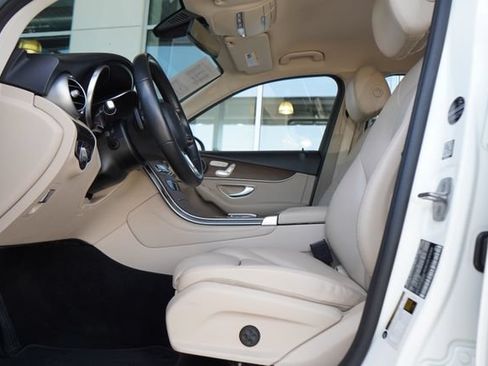 Used 2021 Mercedes-Benz GLC 300 4MATIC image 25