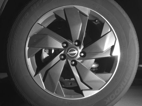 Used 2025 Nissan Rogue SV image 9