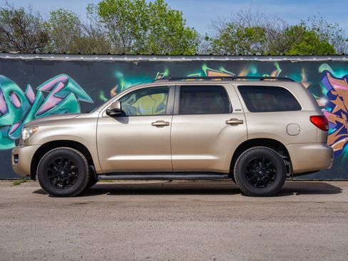 Used 2014 Toyota Sequoia SR5 RWD image 6