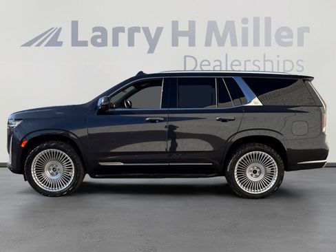 Used 2024 Cadillac Escalade Premium Luxury image 2