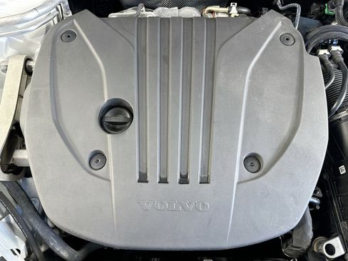 Used 2023 Volvo XC60 B5 Core image 28