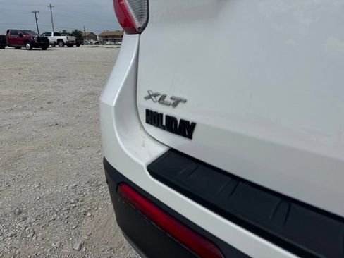 Used 2023 Ford Explorer XLT w/ Equipment Group 202A RWD image 10