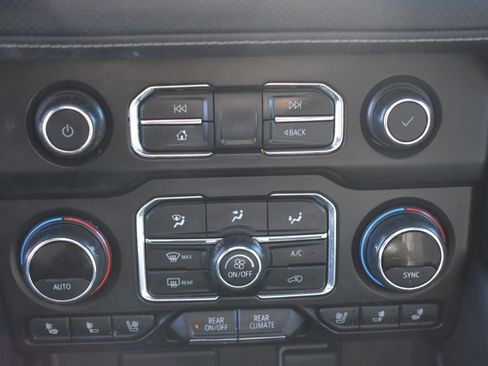 Used 2021 Chevrolet Tahoe Premier w/ Premium Package image 28