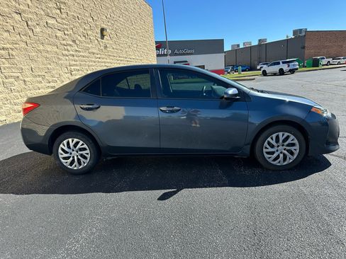 Used 2019 Toyota Corolla XLE image 6