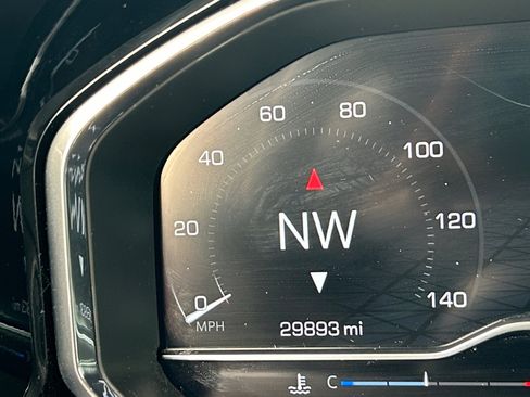 Used 2024 GMC Sierra 1500 SLT image 2