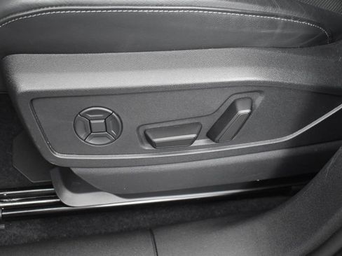 Used 2025 Audi Q5 Premium w/ Premium Plus AWD/4WD image 7