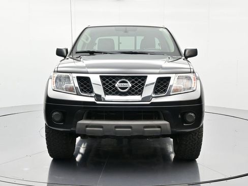 Used 2019 Nissan Frontier SV image 2
