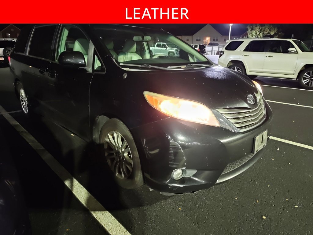 Used 2013 Toyota Sienna XLE FWD image 3