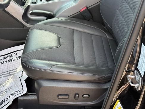 Used 2015 Ford Escape SE w/ SE Chrome Package FWD image 17