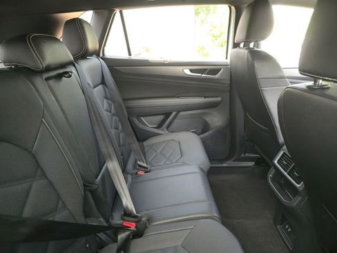 Used 2025 Volkswagen Atlas Cross Sport SE AWD/4WD image 11