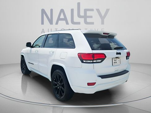 Used 2020 Jeep Grand Cherokee Altitude RWD image 3
