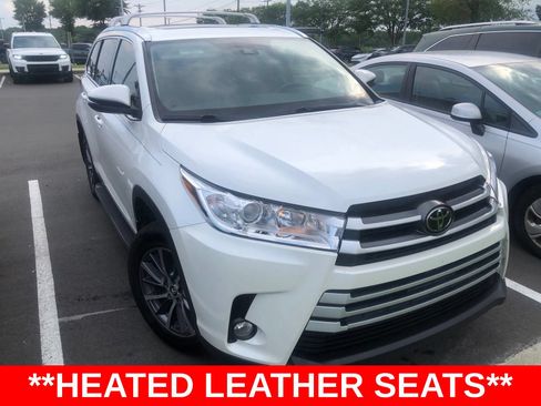 Used 2019 Toyota Highlander XLE AWD/4WD image 2