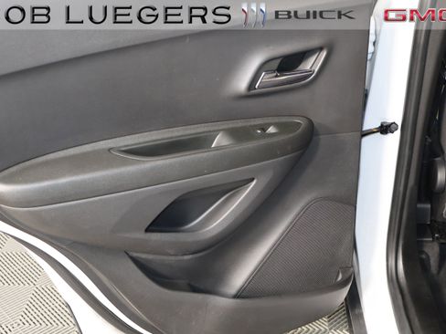 Used 2020 Chevrolet Trax LT image 10
