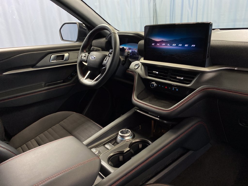 Used 2025 Ford Explorer ST-Line w/ ST-Line Street Pack AWD/4WD image 48