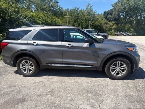 Used 2023 Ford Explorer XLT w/ Equipment Group 202A AWD/4WD image 4