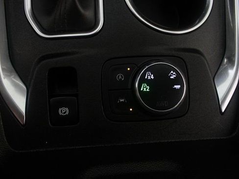 Used 2023 Chevrolet Traverse High Country image 9