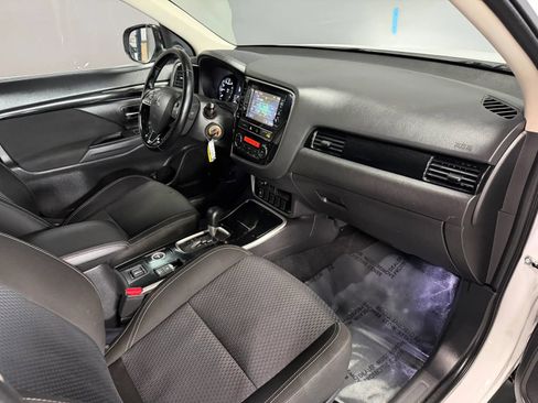 Used 2019 Mitsubishi Outlander SE AWD/4WD image 20