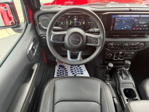 Used 2024 Jeep Wrangler Unlimited Sahara w/ Technology Group AWD/4WD image 38