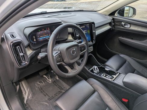 Used 2023 Volvo XC40 B5 Ultimate w/ Protection Package Premier image 14