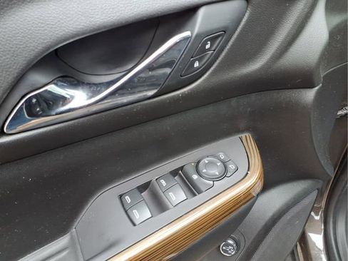 Used 2020 GMC Acadia SLE w/ Driver Convenience Package image 12