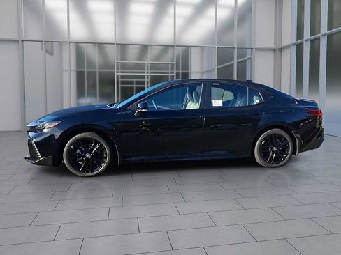 New 2026 Toyota Camry SE image 3