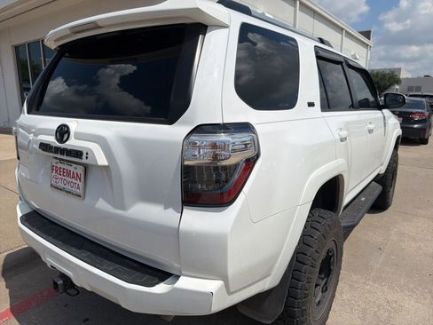 Used 2022 Toyota 4Runner SR5 Premium w/ Moonroof Package AWD/4WD image 6