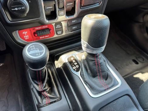 Used 2021 Jeep Wrangler Unlimited Rubicon image 34