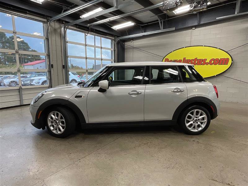 Used 2021 MINI Cooper 4-Door Hardtop w/ Premium Package FWD image 2