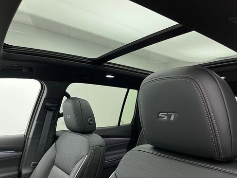 New 2026 Buick Enclave Sport Touring w/ Power Package image 8