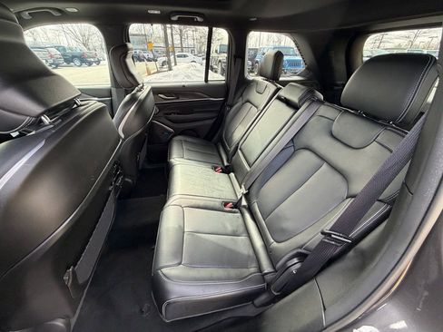 Used 2023 Jeep Grand Cherokee Overland w/ Luxury Tech Group IV image 17