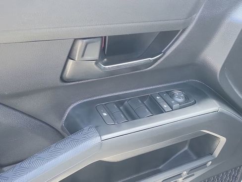 Used 2025 Toyota Tacoma SR image 20