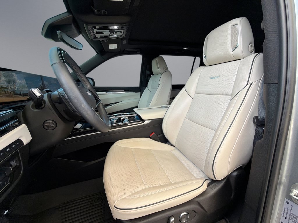 Used 2025 Cadillac Escalade ESV Sport w/ Touring Package AWD/4WD image 30