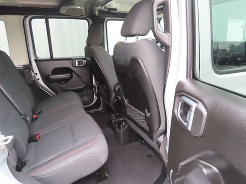 Used 2024 Jeep Wrangler Unlimited Rubicon AWD/4WD image 25