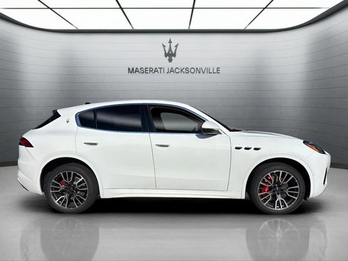 New 2025 Maserati Grecale GT image 5