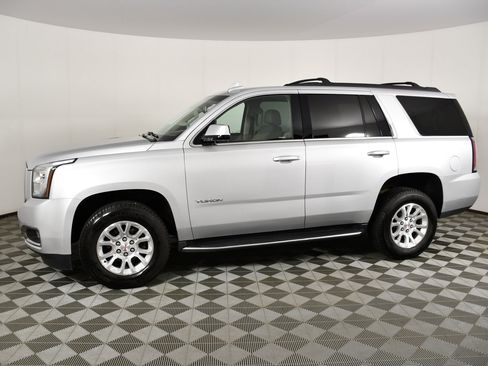 Used 2019 GMC Yukon SLT w/ Open Road Package AWD/4WD image 9