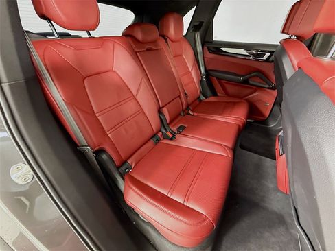 Used 2023 Porsche Cayenne S image 29