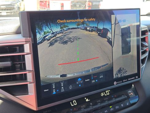 Used 2024 Toyota Tundra Limited AWD/4WD image 19