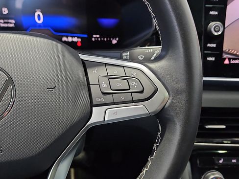 Used 2023 Volkswagen Taos SE w/ Panoramic Sunroof Package image 17