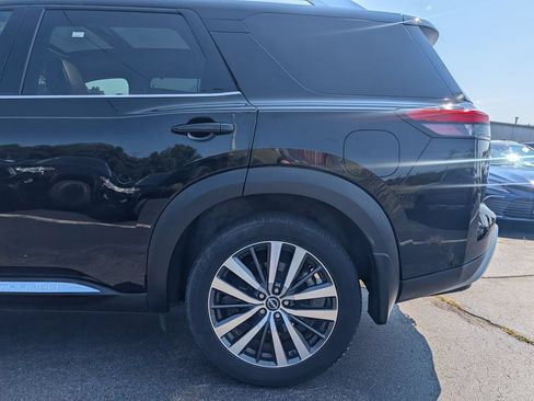 Used 2022 Nissan Pathfinder Platinum w/ Cargo Package AWD/4WD image 4